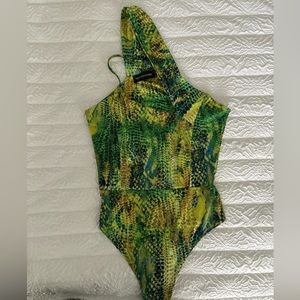 Pretty little thing snake print bodysuit